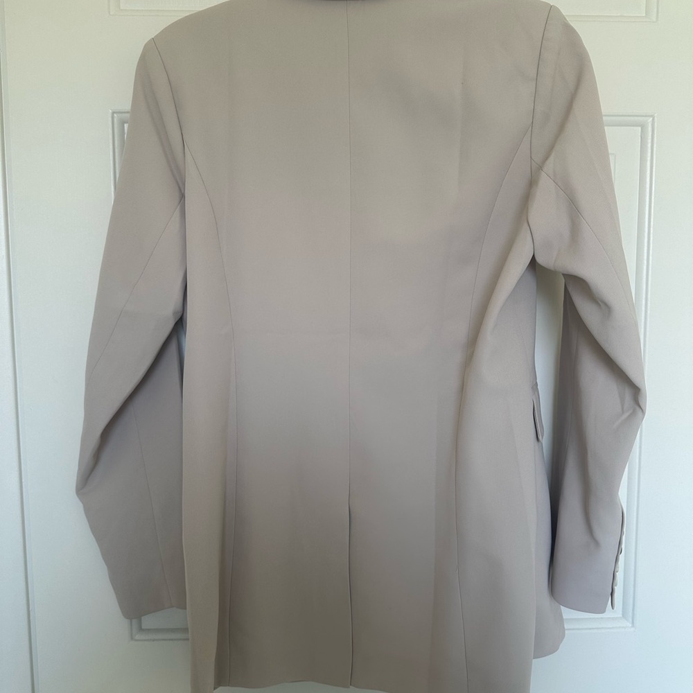 Chic Beige Blazer With Button Details - image 2